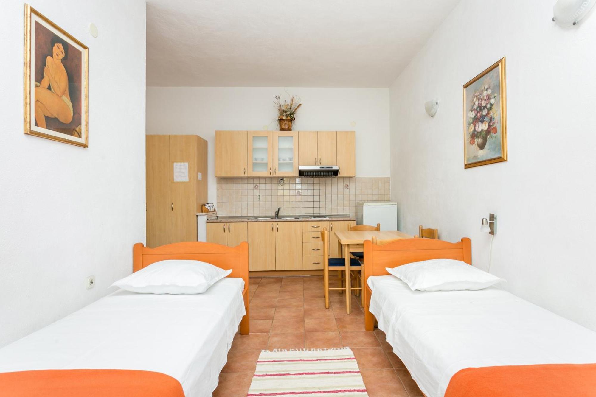 Apartments By The Sea Baska Voda, Makarska - 300 Oda fotoğraf